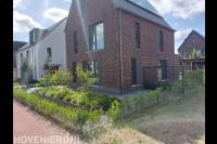 Moderne tuin met overkapping