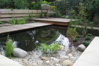 Vlonder met bankje bij vijver 2