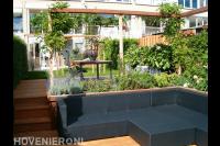 Achtertuin met verlaagde lounge