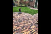 Graszoden leggen en straatwerk van gebakken klinkers 2