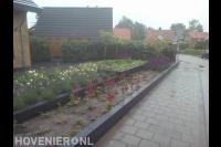 Nieuwe beplanting aanbrengen in voortuin