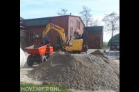 Zand aanvoeren met kleine dumper