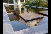 Strakke vijver met waterornamenten 2