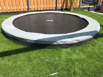 Trampoline ingraven