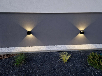 Wandlampen in de tuin: zo maakt u sfeer met up-down lights