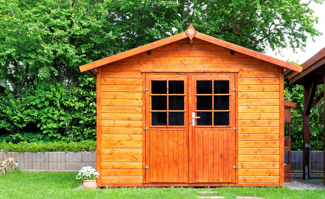 Van tuinhuis tot veranda: welke materialen bepalen de levensduur