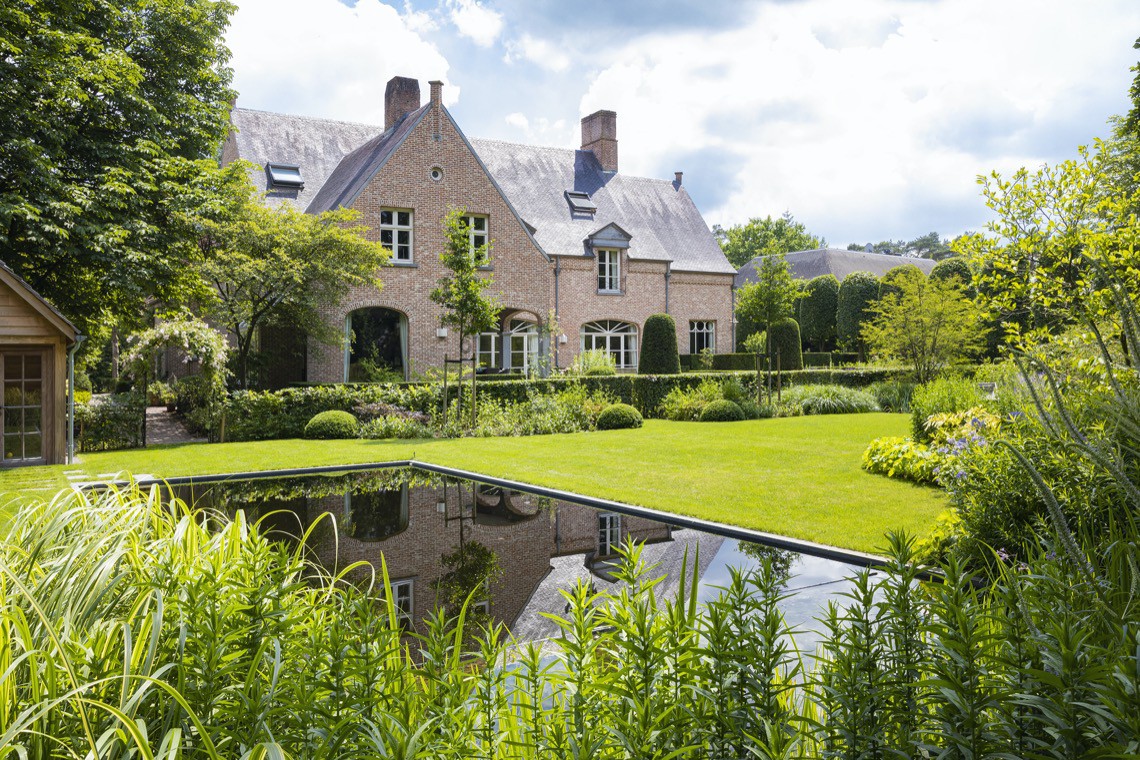 Uitnodigende zwemvijver