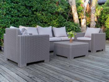 Hout, aluminium of kunststof vlechtwerk: welk tuinmeubel past bij uw tuin?