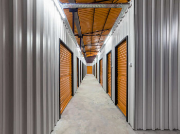 Opslagruimte huren als hovenier: van rommelige bus naar overzicht